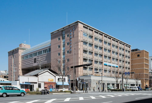 multipurpose facility for the Oike Junior High School in Kyoto [Kyoto]