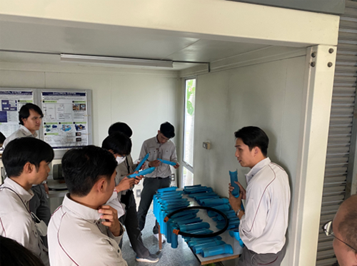 実物に触れながらの研修