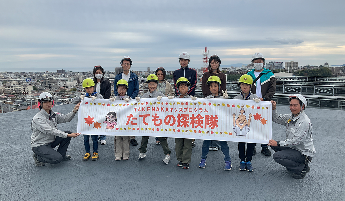 ヘリポートでの記念撮影の様子