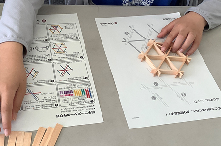 説明書を見ながら確実に組み立てます
