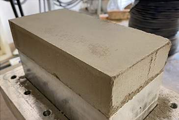 宇宙建築実現に向けた新規技術開発　月レゴリス固化ブロック