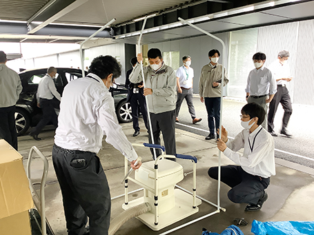東京本店：マンホールトイレ設置訓練