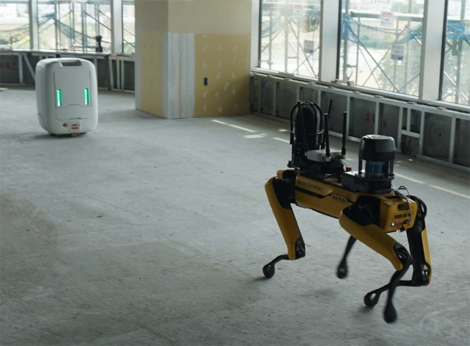 四足歩行ロボット「Spot（スポット）」(※3)による建設現場の巡回作業（実証実験より）